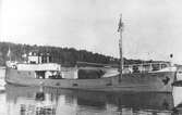 Tankbåten Shell med oljelast på gång till Örebro, 1960-tal