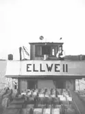 Lastbåten M/F Ellwe II lastad med bensinfat. , 1930-tal