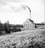 Utansjö Cellulosa AB, tillkommet 1897 på konsul Fritz Versteeghs förslag för att tillvarata klentimmer. Fabriken togs i drift i mars 1900. 1904 beskrevs fabriken enligt följande i försäkringspappren: Alla fabrikshusen äro uppförda av sten med gavelspetsar av sten och utan överskjutande taksprång av trä samt under tak av asfaltpapp. Många äldre byggnader är rivna, men huvudfabriken står kvar.