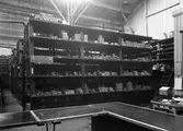 Hyllor med reservlager samt avlastningsbord på CV, 1928