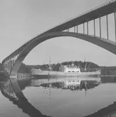 Fartyget Esla vid Sandöbron

