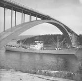 Fartyget Siarö vid Sandöbron

