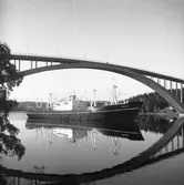 Fartyget Toronto vid Sandöbron

