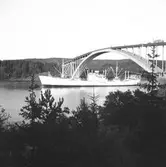 Fartyget Kronoland vid Sandöbron

