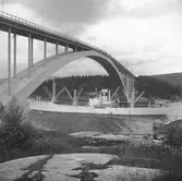 Fartyget Boreland vid Sandöbron

