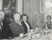 Kållereds missionsförsamling vid sammanträde för pensionärer 1968. Från vänster: 1. Gustaf Gustafsson, Torrekulla (född 1900 i Dammkärr, Kållered, död 1983). 2. Tekla Blomberg, Oliveberg (född 1882 i Partille, död 1972 Brattåshemmet i Kållered). 3. Hulda Gustafsson, Torrekulla (född 1896 i Blekinge, död 1976 i Torrekulla). 4. Gerda Eriksson, Hallen (född 1893 i Tölö, död 1977 i Hallen).