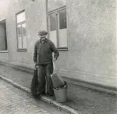 Albert, gårdskarl på Viktor Samuelsons fabrik 
