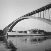 Fartyget Flora vid Sandöbron

