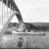 Fartyget Hermes vid Sandöbron
