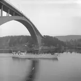 Fartyget Ida D vid Sandöbron
