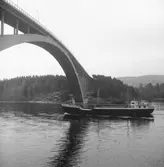 Fartyget Langstedt vid Sandöbron

