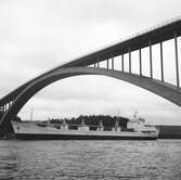 Fartyget Sagoland vid Sandöbron

