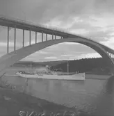 Fartyget Svaneholm vid Sandöbron
