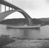 Fartyget Ulla vid Sandöbron
