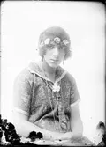Ateljéporträtt - Olga Pedermickall från Hallstavik, Uppland 1925