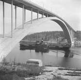 Fartyget Ingarö vid Sandöbron

