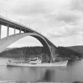 Fartyget Mode vid Sandöbron

