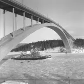 Fartyget Thule vid Sandöbron
