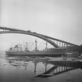 Fartyget Tove Lilian vid Sandöbron