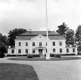 Tuna herrgård, uppförd 1848. Vid en ombyggnad 1912-13 erhöll den sin nuvarande karaktär