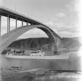 Fartyget Svanesund vid Sandöbron

