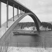 Fartyget Wedlooper vid Sandöbron