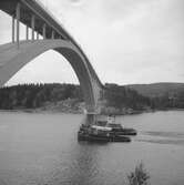 Fartyget Bore vid Sandöbron

