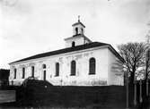 Nordingrå kyrka. Byggmästare Simon Geting. Vitputsad stenkyrka med torn vid norra långsidan. Nyklassicistisk stil även i inredningen (av Jonas Edler). Vid restaureringen 1920 murades ingången på södra sidan igen och sakristian flyttades från tornrummet till en nybyggnad bakom altaret. Huvudingång vid tornet.