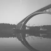 Fartyget Friborg vid Sandöbron