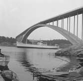 Fartyget Froste vid Sandöbron

