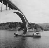 Fartyget Veronica vid Sandöbron

