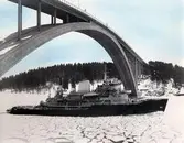 Fartyget Tor vid Sandöbron