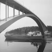 Fartyget Carola Schulte vid Sandöbron

