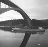 Fartyget Echo vid Sandöbron

