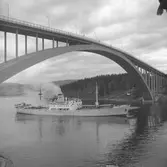 Fartyget Esla vid Sandöbron

