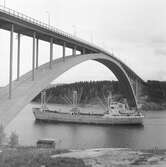 Fartyget Himing vid Sandöbron