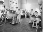 Fabriksinteriör från Ahlgrens Tekniska Fabrik 1946.