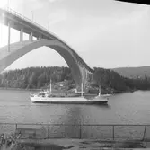 Fartyget Irma Graebe vid Sandöbron

