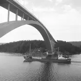 Fartyget Jan Funck vid Sandöbron
