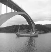 Fartyget Lauta vid Sandöbron

