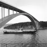 Fartyget Montrose vid Sandöbron

