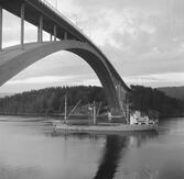 Fartyget Wenia vid Sandöbron