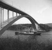 Fartyget Werner vid Sandöbron