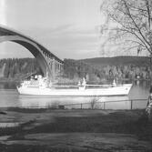 Fartyget Garm vid Sandöbron

