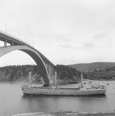 Fartyget Himing vid Sandöbron