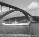 Fartyget Åhus vid Sandöbron

