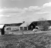 Barsvikens fiskekapell. Timrat och panelklätt, rödmålat. Rektangulär byggnad. Enkel inredning med blåmålade bänkar, altaruppsats och predikstol. Vapenhuset har tillkommit senare. Exteriör och interiör upprustning 1926.