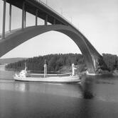 Fartyget Dithmarschen vid Sandöbron