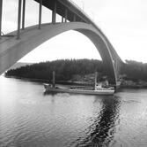 Fartyget Navigare vid Sandöbron

