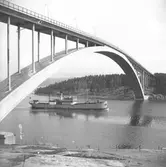 Fartyget Storö vid Sandöbron

